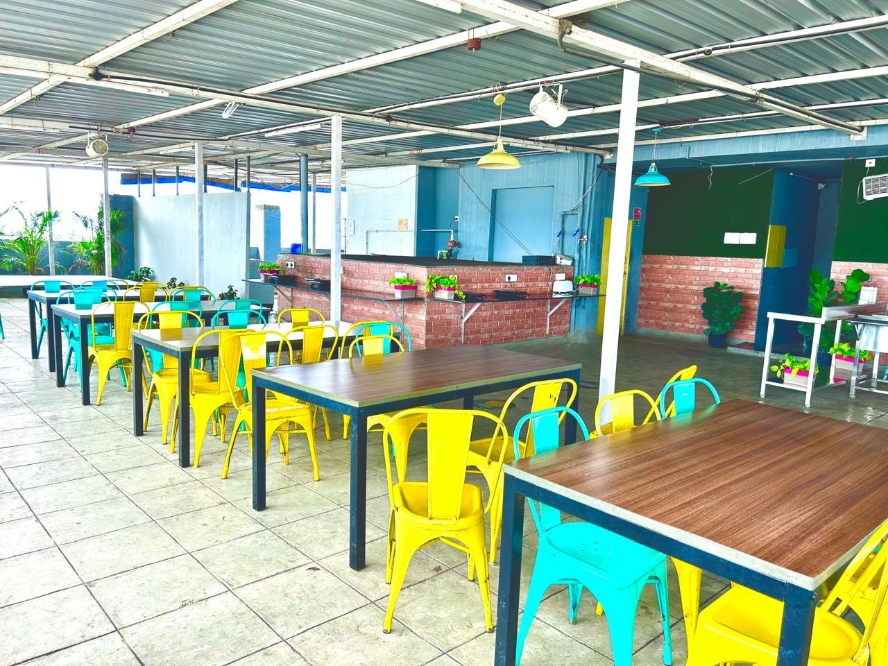 Rooftop cafeteria — front view
